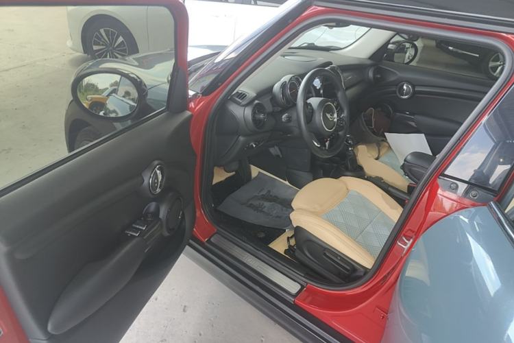 Used MINI 2016 1.5T COOPER Pioneer Edition Five-Door Model Driver Seat