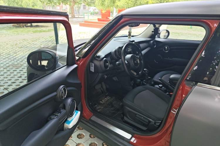 Used MINI 2016 1.2T ONE Pioneer Edition Five-Door Version Driver Seat