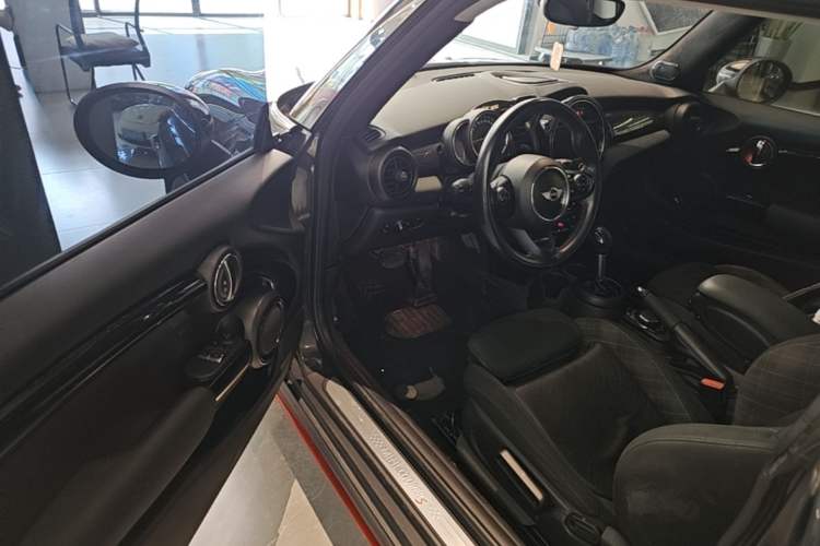Used MINI 2016 2.0T COOPER S Driver Seat