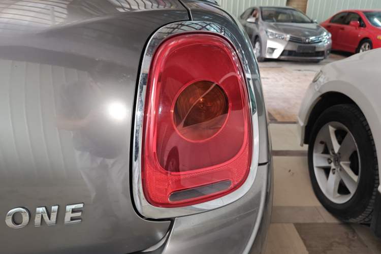 Used MINI 2016 1.2T ONE Pioneer Edition Five-Door Version Exterior 6