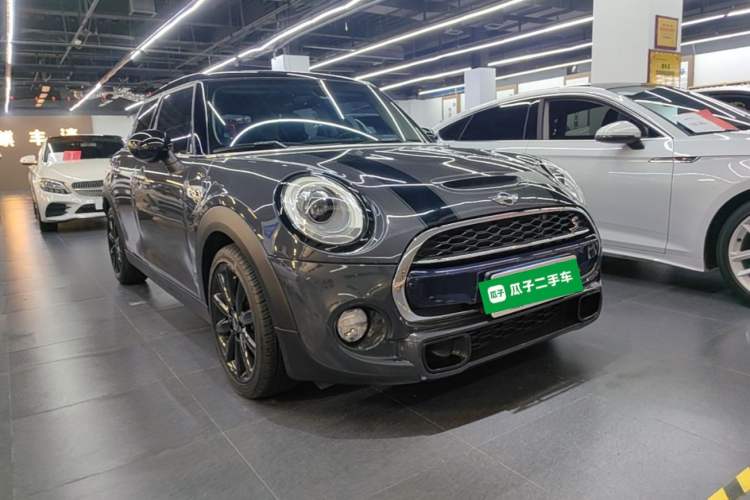 Used MINI 2016 2.0T COOPER S Five-Door Edition Front Right 45 Deg