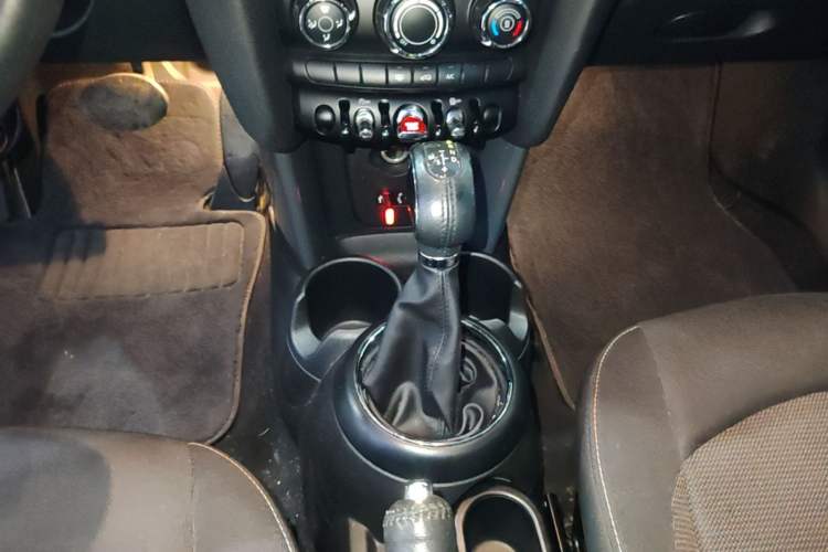 Used MINI 2016 1.2T ONE Pioneer Edition Gear Lever