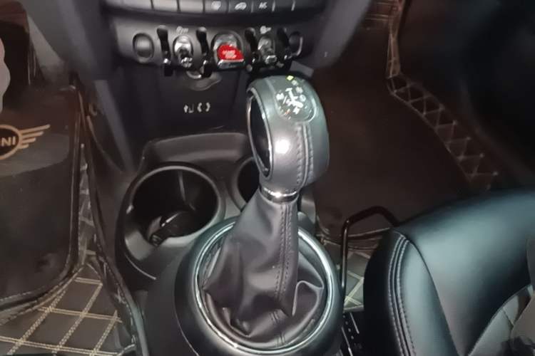 Used MINI 2016 1.2T ONE Pioneer Edition Gear Lever