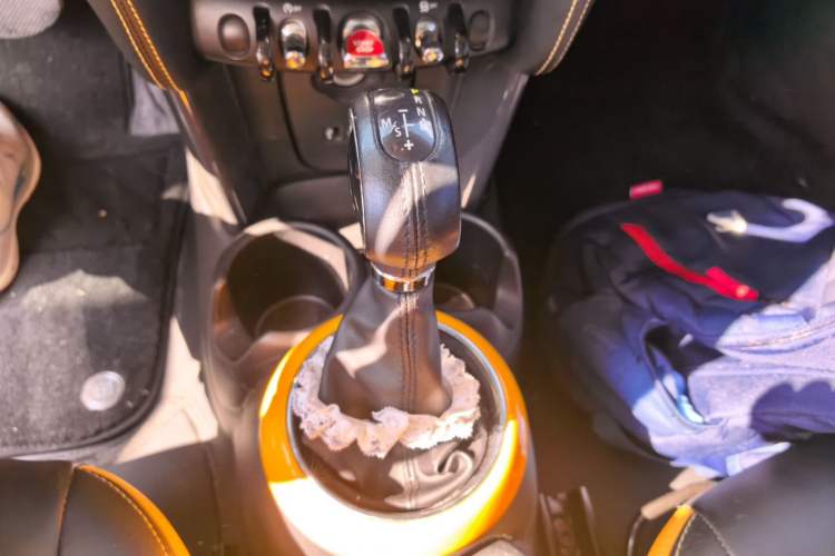 Used MINI 2016 1.2T ONE Pioneer Edition Gear Lever
