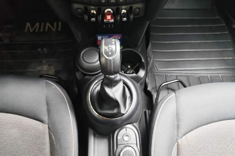 Used MINI 2016 1.2T ONE Pioneer Edition Five-Door Version Gear Lever