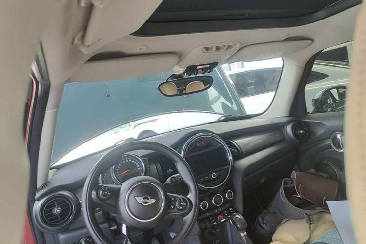 Used MINI 2016 1.5T COOPER Pioneer Edition Five-Door Model Headliner