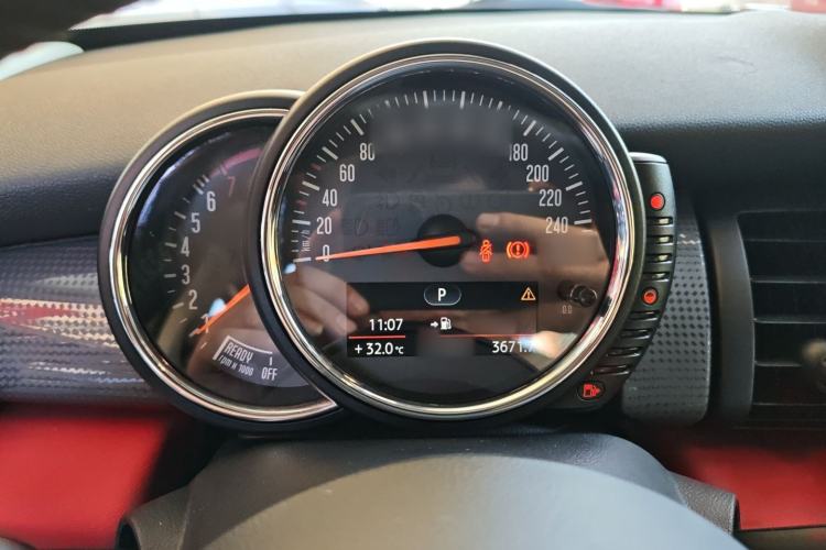 Used MINI 2016 1.5T COOPER Five-Door Edition Instrument Cluster