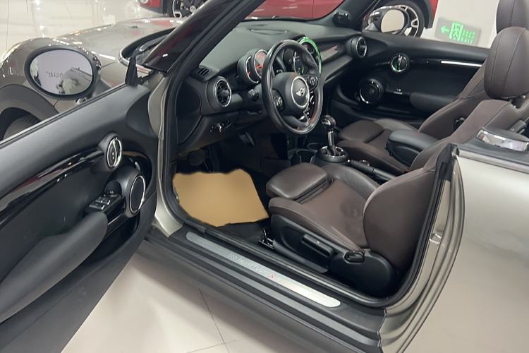 Used MINI 2016 2.0T COOPER S CABRIO Interior 2