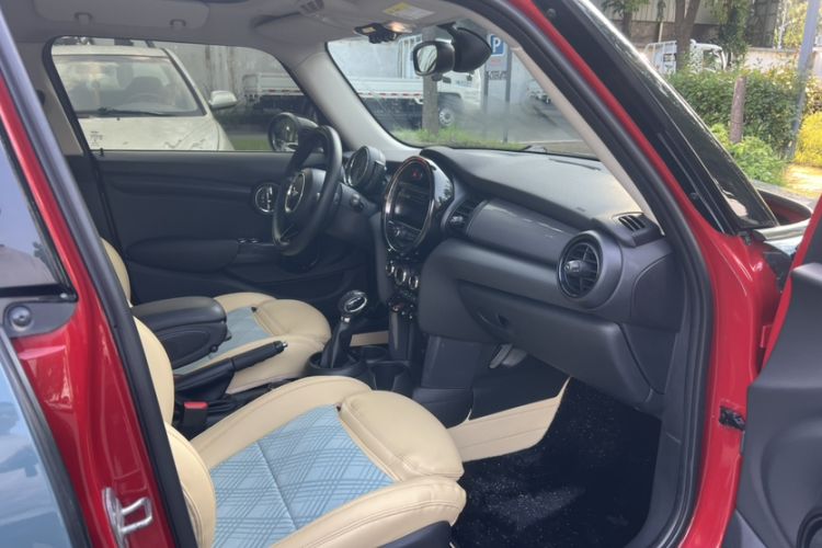 Used MINI 2016 1.5T COOPER Pioneer Edition Five-Door Model Interior 3