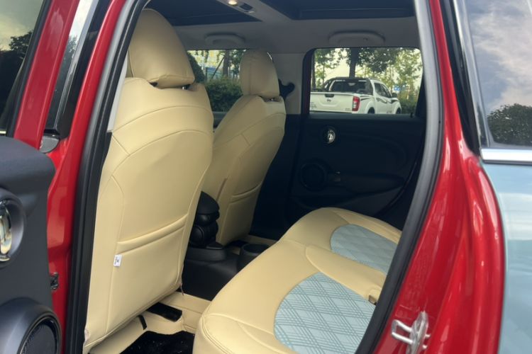 Used MINI 2016 1.5T COOPER Pioneer Edition Five-Door Model Interior 4