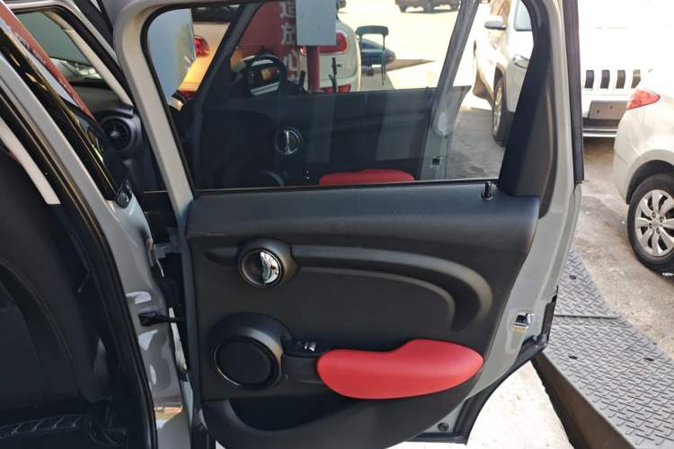 Used MINI 2016 1.5T COOPER Five-Door Edition Interior 5