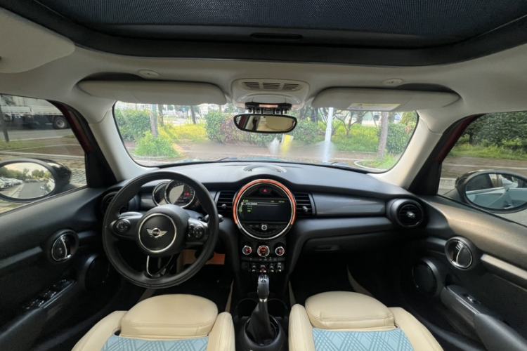 Used MINI 2016 1.5T COOPER Pioneer Edition Five-Door Model Interior 5