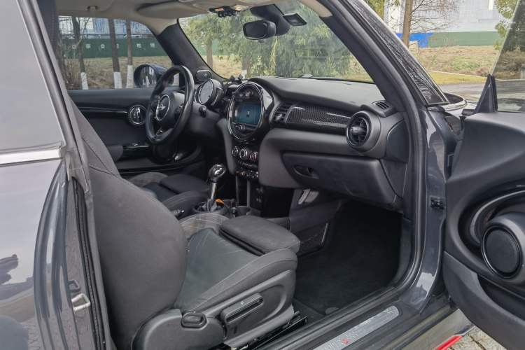 Used MINI 2016 2.0T COOPER S Interior 5