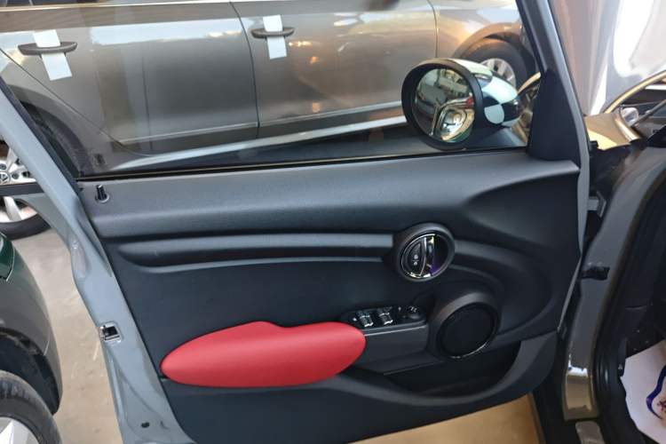 Used MINI 2016 1.5T COOPER Five-Door Edition Interior 6