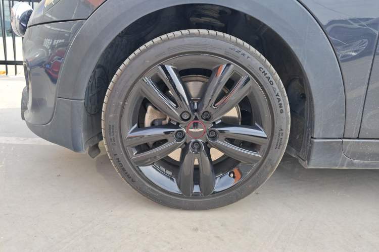 Used MINI 2016 2.0T COOPER S Performance Edition Five-Door Version Left Front Wheel Hub