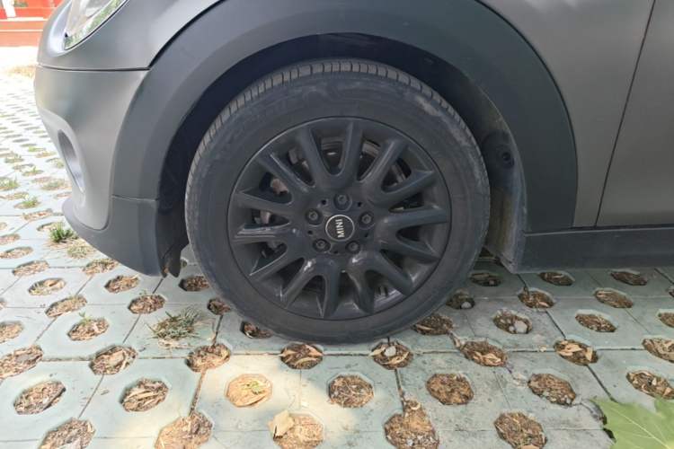 Used MINI 2016 1.2T ONE Pioneer Edition Five-Door Version Left Front Wheel Hub