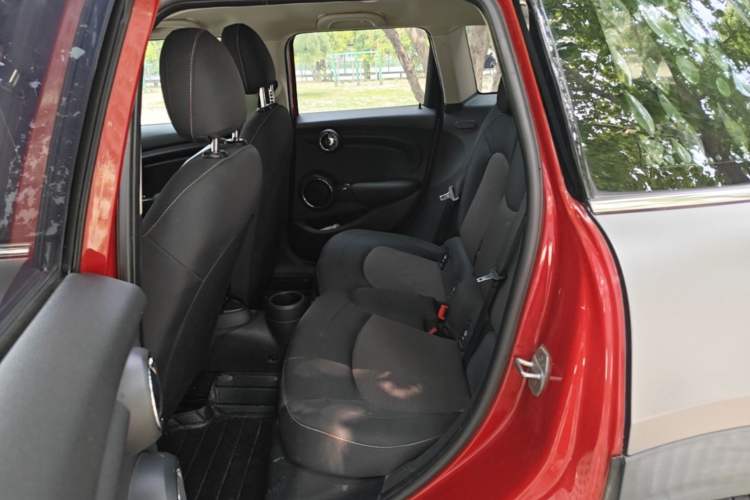 Used MINI 2016 1.2T ONE Pioneer Edition Five-Door Version Left Rear Seat