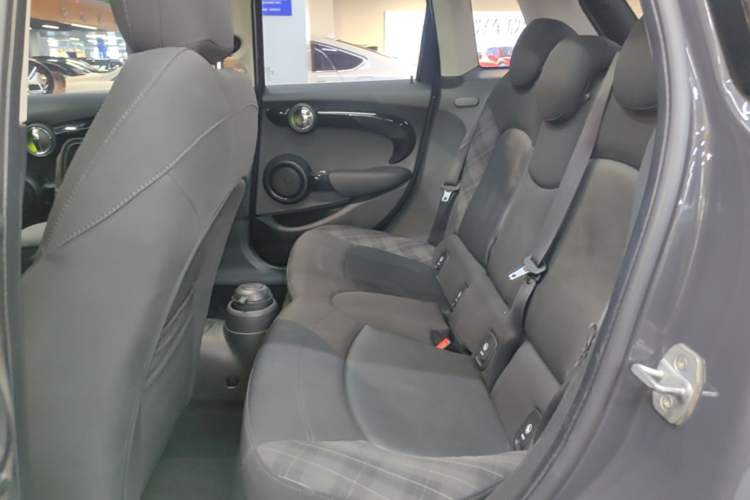 Used MINI 2016 2.0T COOPER S Five-Door Edition Left Rear Seat