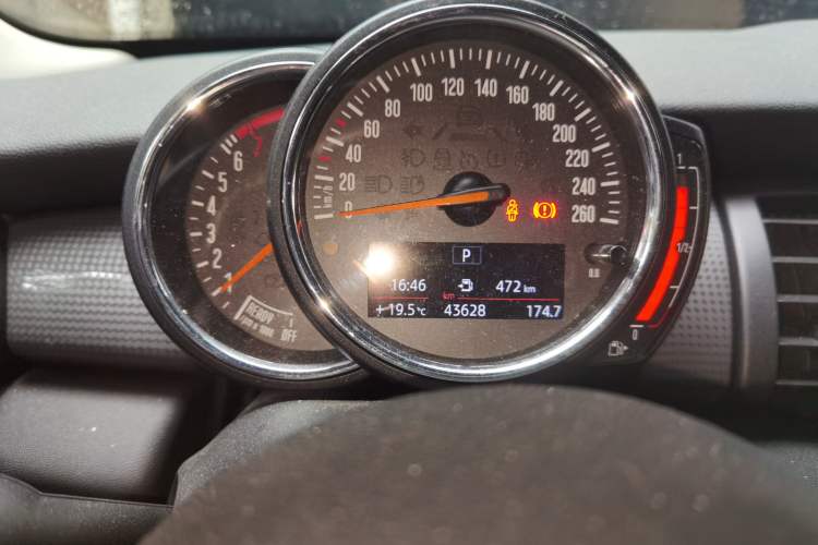 Used MINI 2016 1.5T COOPER Odometer Close Up