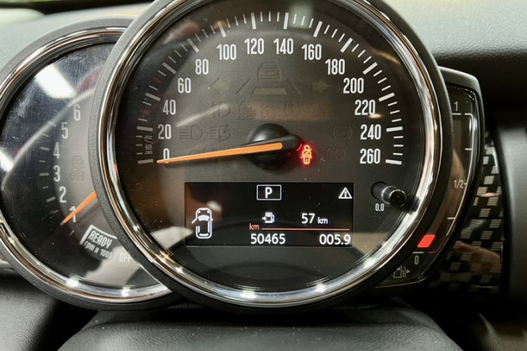 Used MINI 2016 2.0T COOPER S Five-Door Edition Odometer Close Up