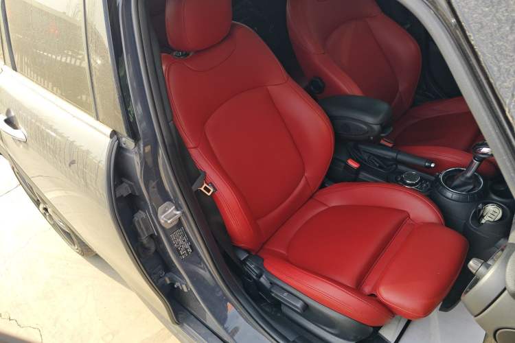 Used MINI 2016 2.0T COOPER S Performance Edition Five-Door Version Right Front Seat