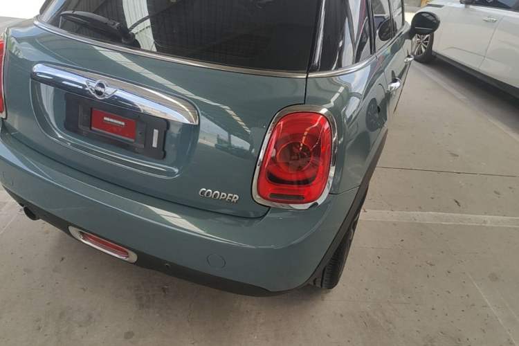 Used MINI 2016 1.5T COOPER Pioneer Edition Five-Door Model Right Rear Taillight