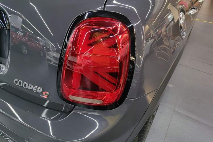 Used MINI 2016 2.0T COOPER S Five-Door Edition Right Rear Taillight