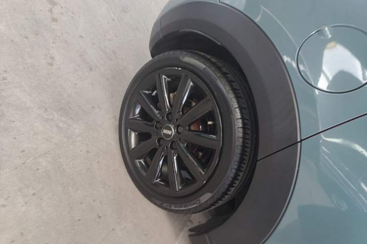 Used MINI 2016 1.5T COOPER Pioneer Edition Five-Door Model Right Rear Wheel Hub