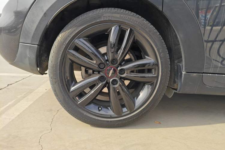 Used MINI 2016 2.0T COOPER S Performance Edition Five-Door Version Right Rear Wheel Hub