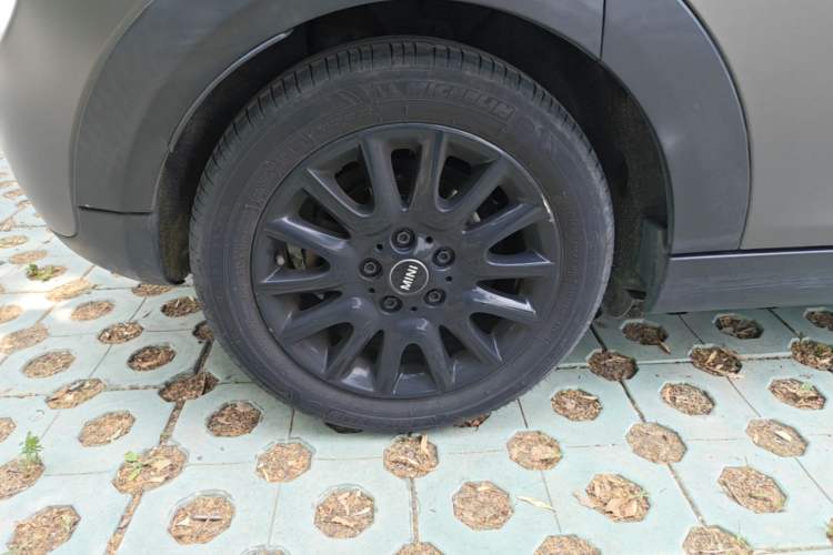 Used MINI 2016 1.2T ONE Pioneer Edition Five-Door Version Right Rear Wheel Hub