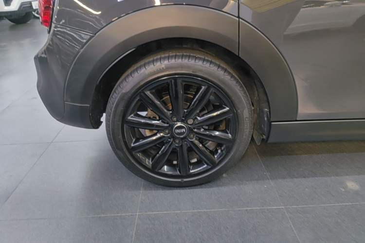 Used MINI 2016 2.0T COOPER S Five-Door Edition Right Rear Wheel Hub