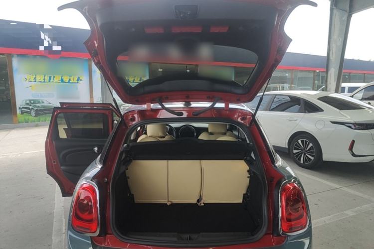 Used MINI 2016 1.5T COOPER Pioneer Edition Five-Door Model Trunk