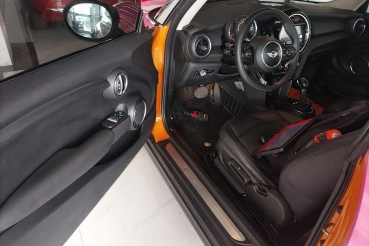 Used MINI 2016 1.2T ONE Pioneer Edition Driver Seat
