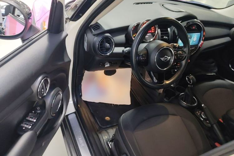 Used MINI 2016 1.2T ONE Pioneer Edition Five-Door Version Driver Seat