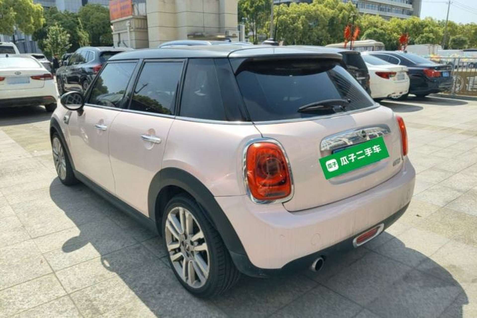 Used MINI 2016 1.5T COOPER SEVEN Five-Door Edition Exterior 2
