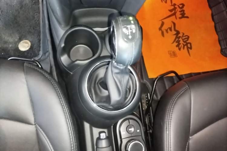 Used MINI 2016 1.2T ONE Pioneer Edition Gear Lever