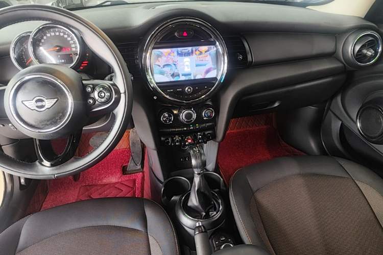 Used MINI 2016 1.2T ONE Pioneer Edition Five-Door Version Gear Lever