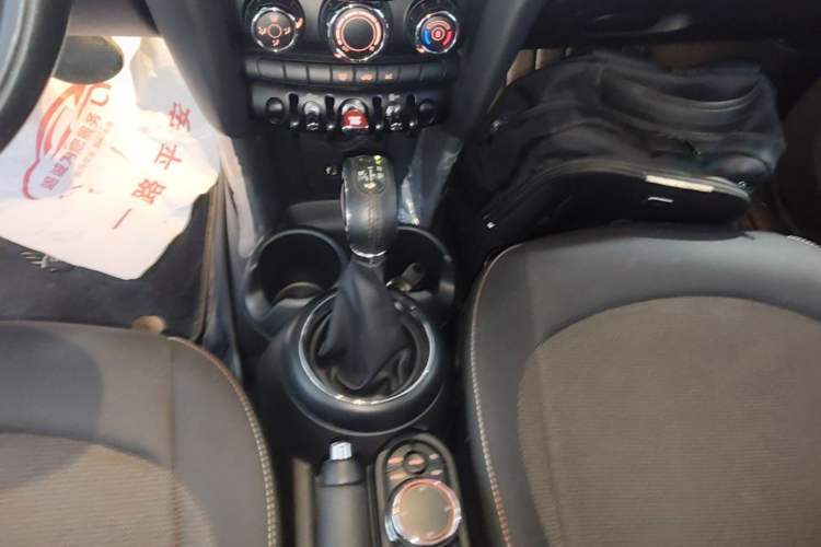 Used MINI 2016 1.2T ONE Pioneer Edition Five-Door Version Gear Lever