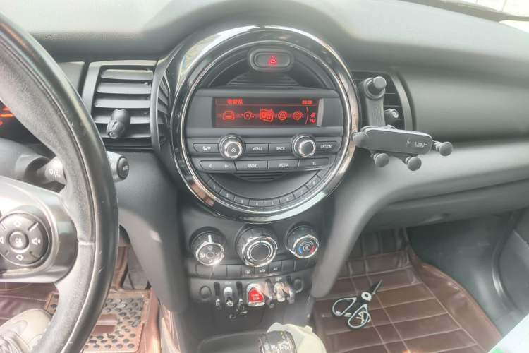 Used MINI 2016 1.2T ONE Pioneer Edition Audio And AC Panel