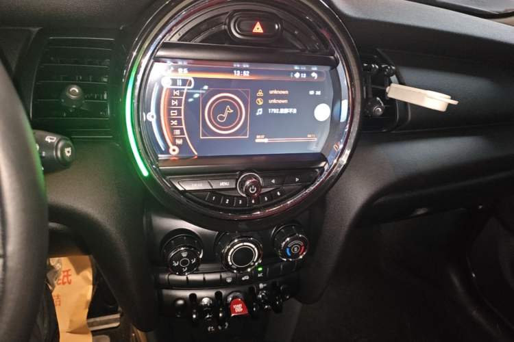 Used MINI 2016 1.2T ONE Five-Door Edition Audio And AC Panel