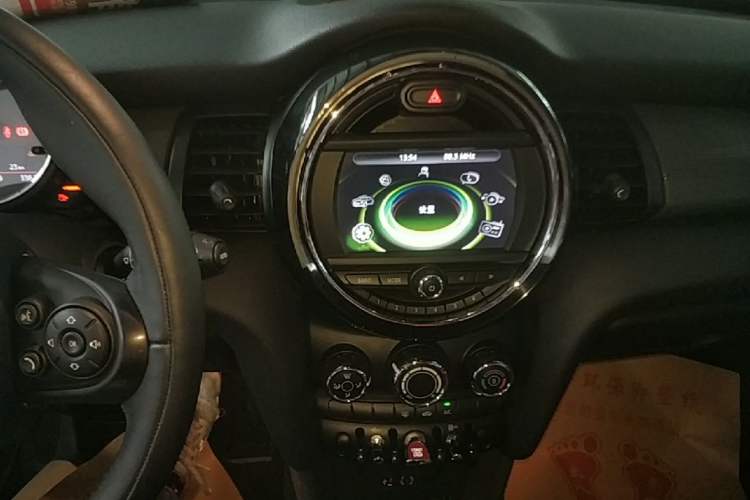 Used MINI 2016 1.5T COOPER Five-Door Edition Audio And AC Panel