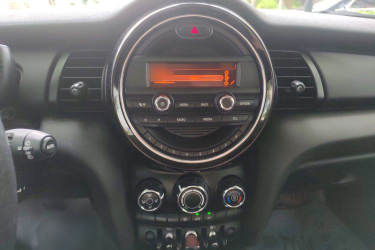 Used MINI 2016 1.2T ONE Pioneer Edition Audio And AC Panel