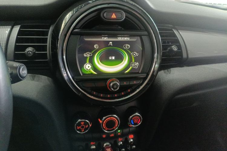 Used MINI 2016 1.5T COOPER Five-Door Edition Audio And AC Panel