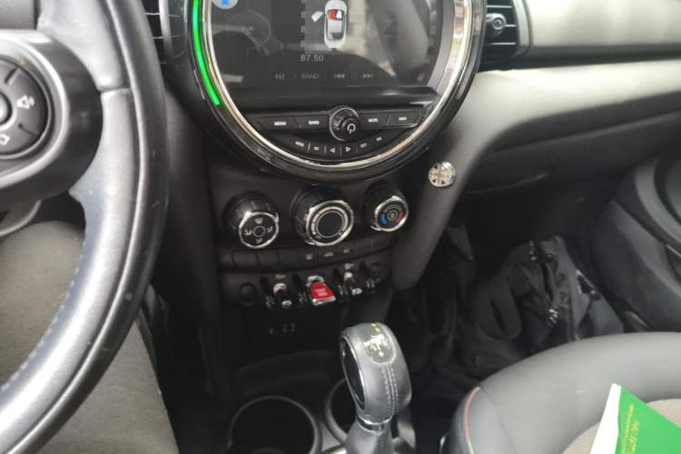 Used MINI 2016 1.2T ONE Pioneer Edition Audio And AC Panel