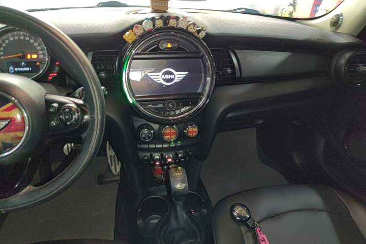 Used MINI 2016 1.2T ONE Five-Door Edition Audio And AC Panel