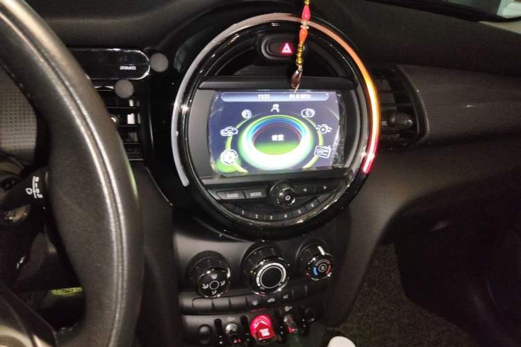 Used MINI 2016 1.5T COOPER Five-Door Edition Audio And AC Panel