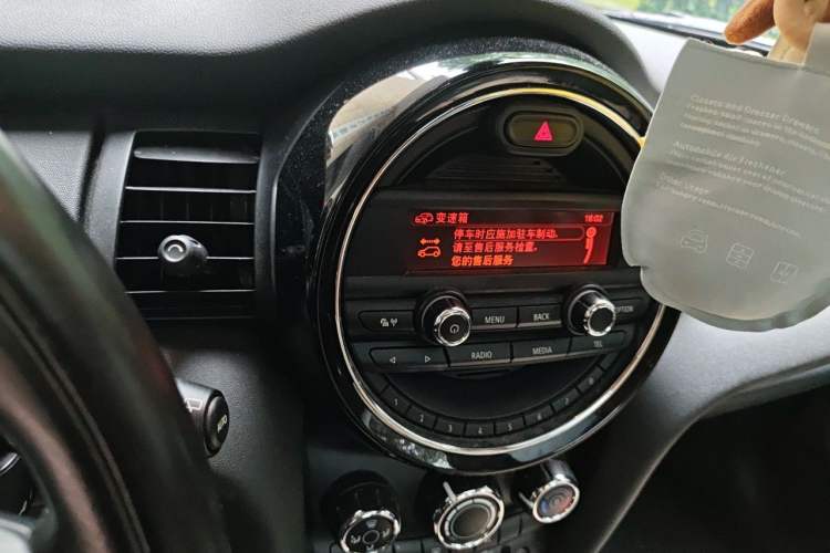 Used MINI 2016 1.2T ONE Pioneer Edition Five-Door Version Audio And AC Panel