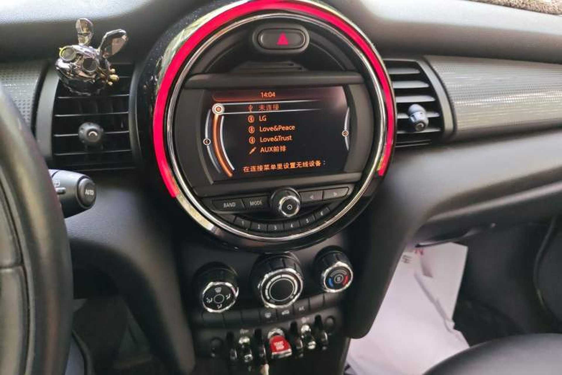 Used MINI 2016 1.5T COOPER Five-Door Edition Audio And AC Panel