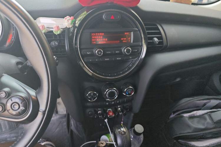 Used MINI 2016 1.2T ONE Pioneer Edition Audio And AC Panel