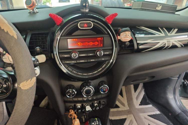Used MINI 2016 1.2T ONE Pioneer Edition Audio And AC Panel